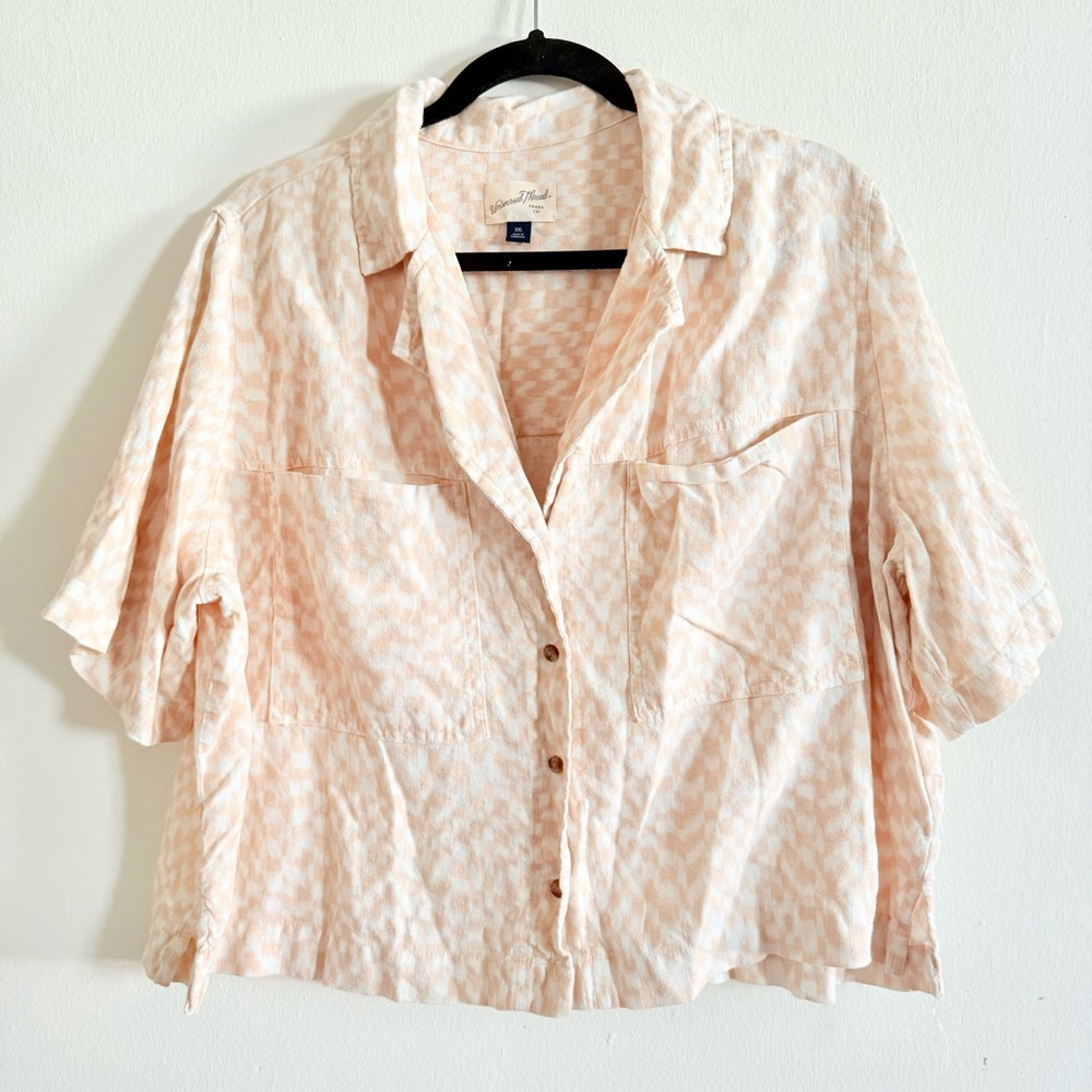 Universal Thread • Light Peach and White Checkered Button-Down Shirt